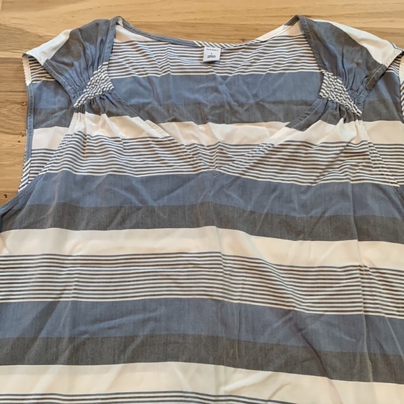 Old Navy Sleeveless V-Neck Striped Blouse White Blue & Gray Woman’s L - Picture 2 of 13